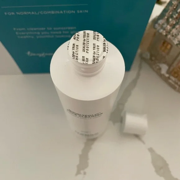 Jan Marini Bioglycolic Face Cleanser - authentic/ genuine.
Never opened. - Picture 3 of 4